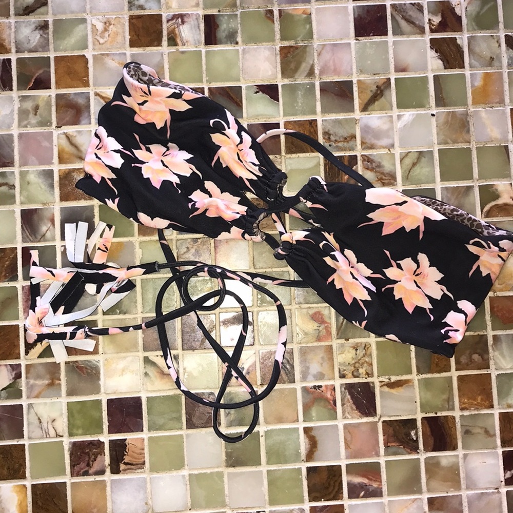 Acacia Aloha print top